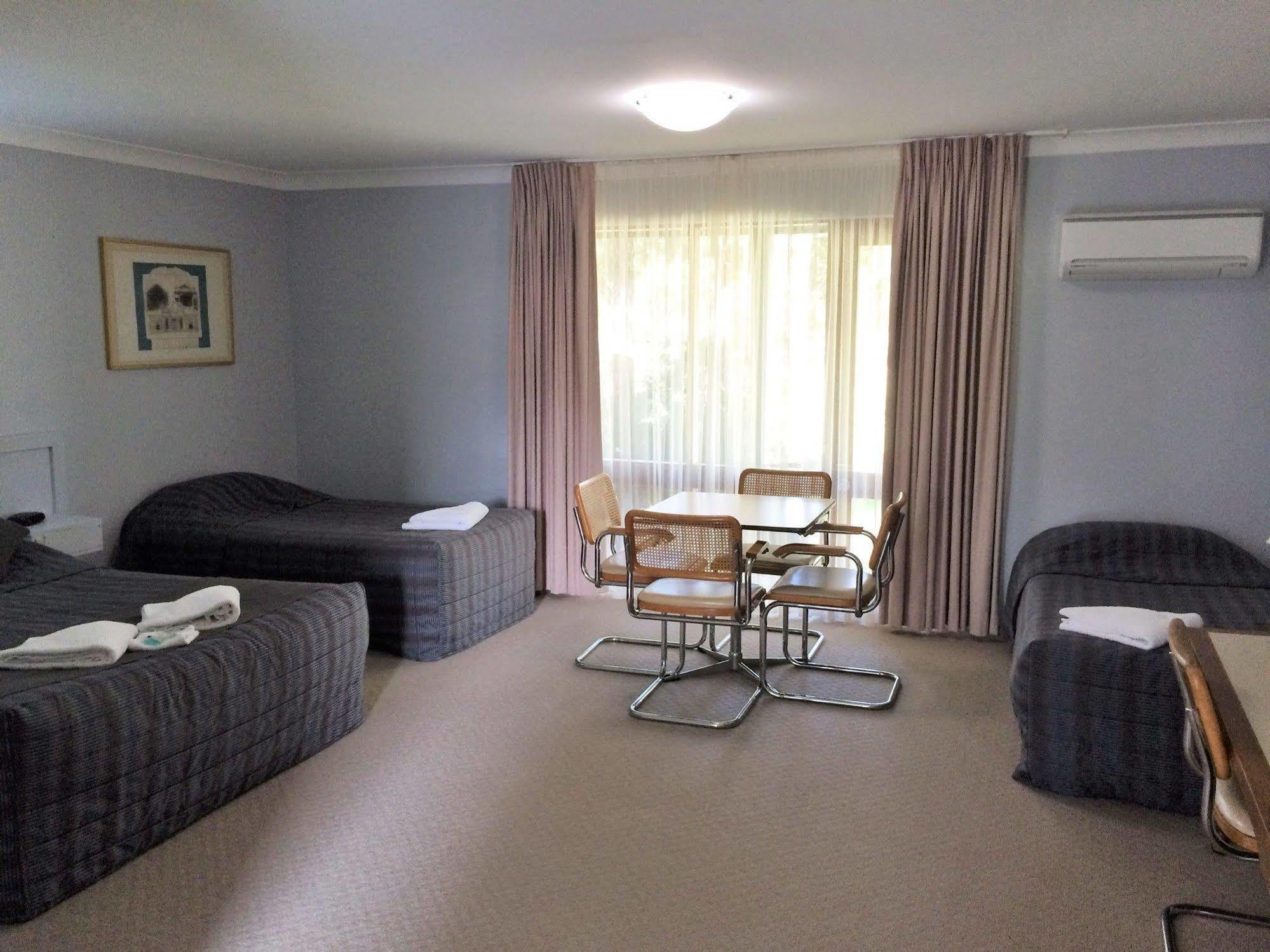 Town & Country Motor Inn Forbes Buitenkant foto