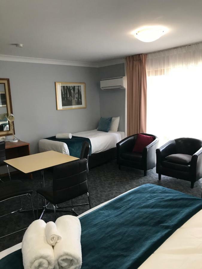 Town & Country Motor Inn Forbes Buitenkant foto
